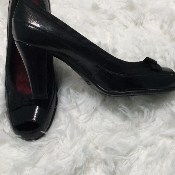 Aerosoles Black Leather Heels - Picture 3 of 8